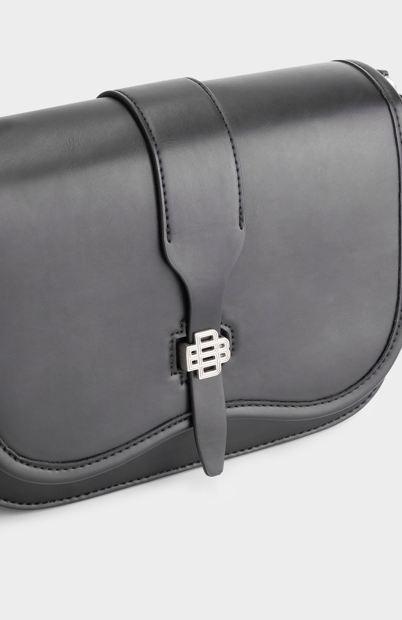 MONOGRAM SHOULDERBAG | Black