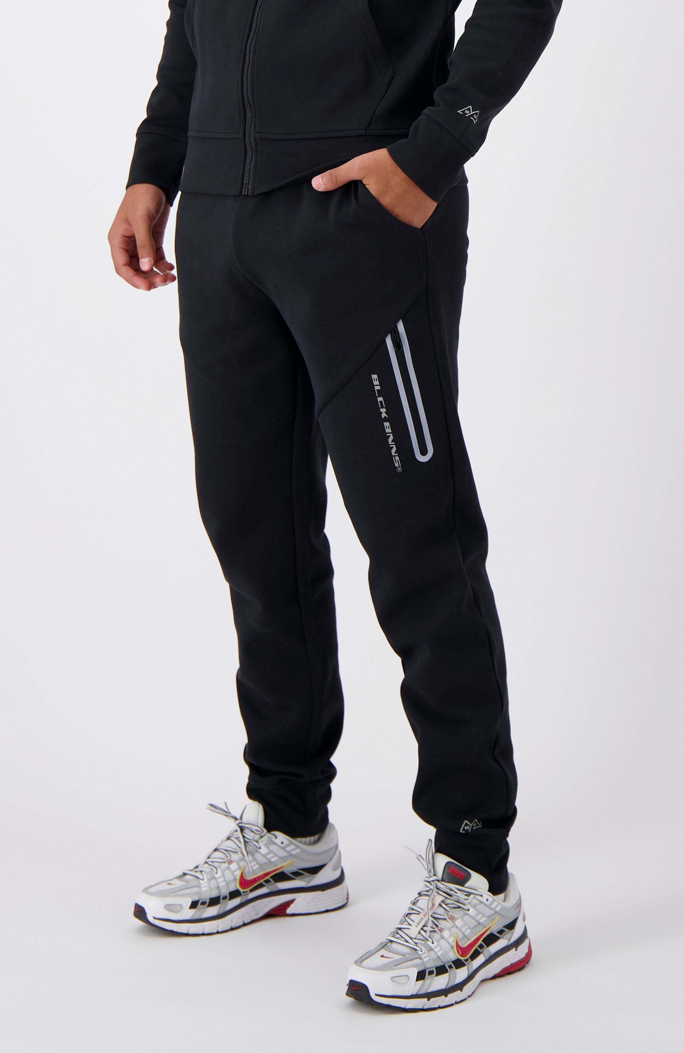 INITIAL GLOW SWEATPANTS | Black