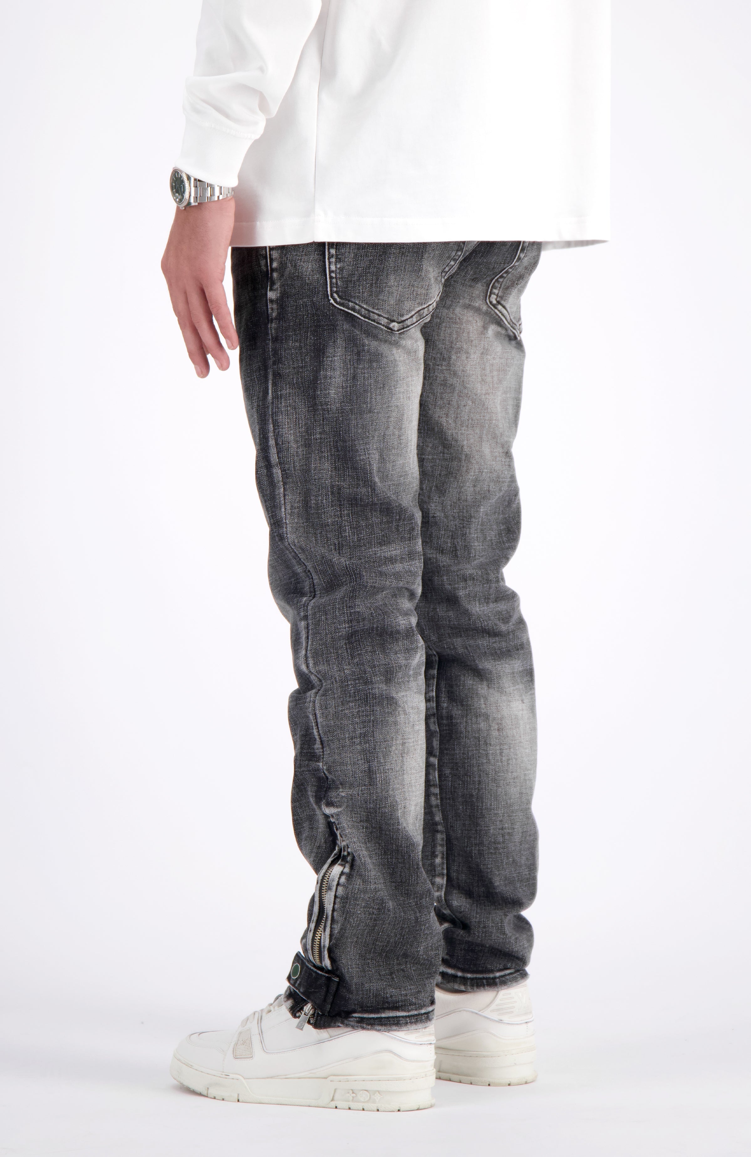 CARBON SLIM DENIM | Black