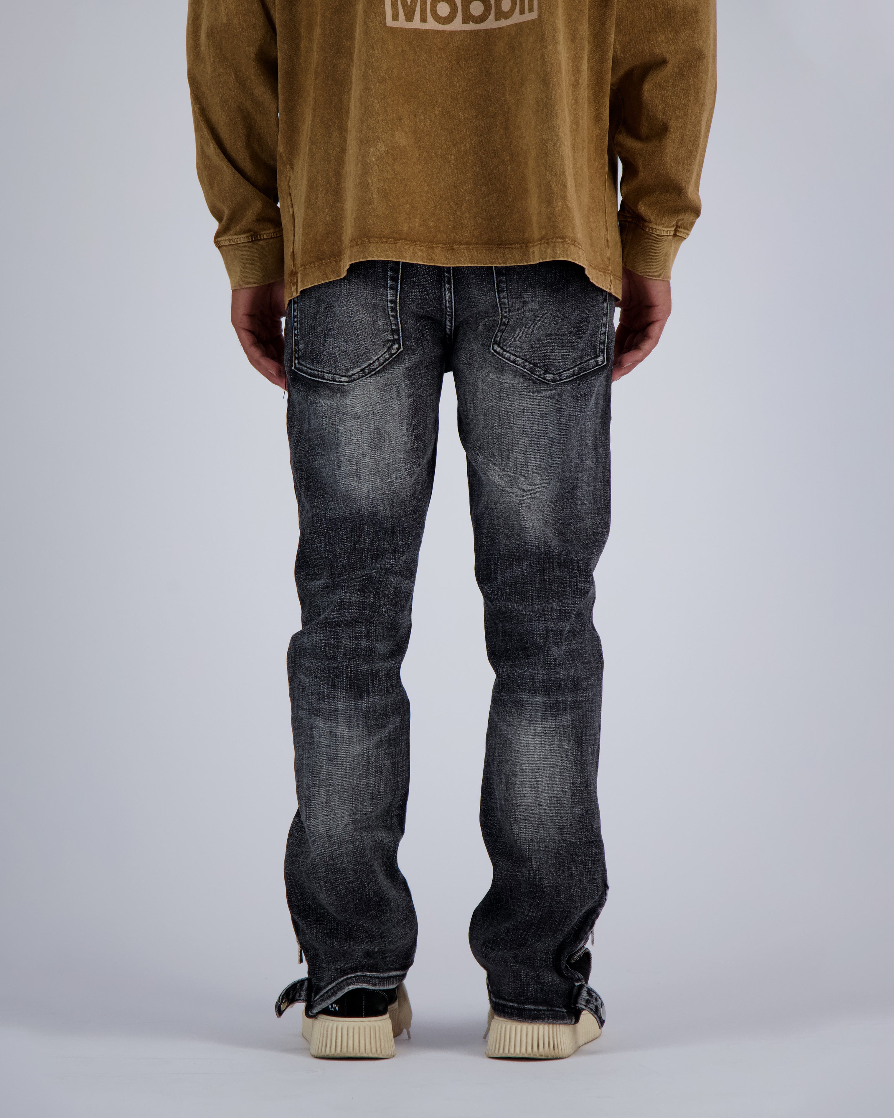 CARBON SLIM DENIM | Black