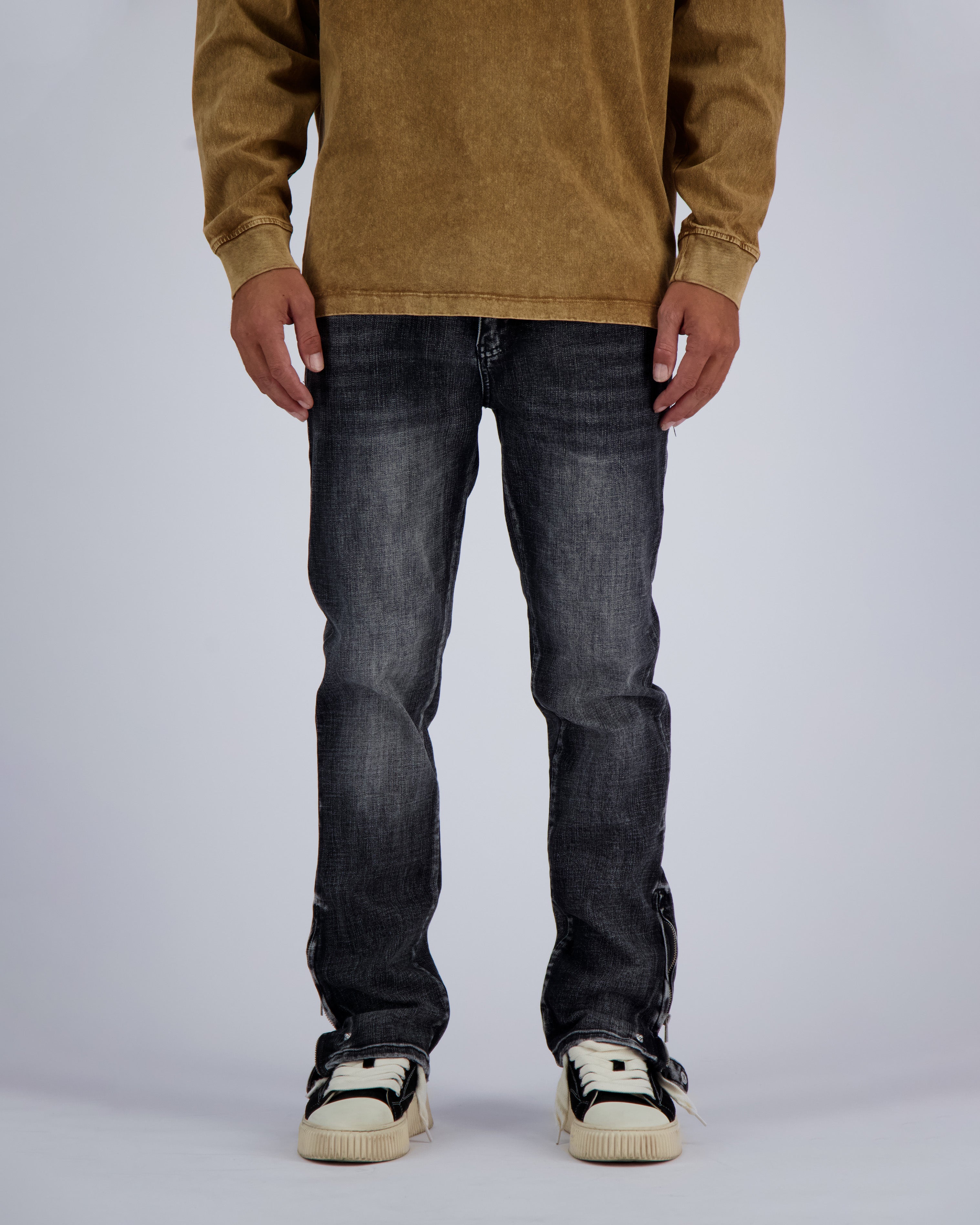 CARBON SLIM DENIM | Black