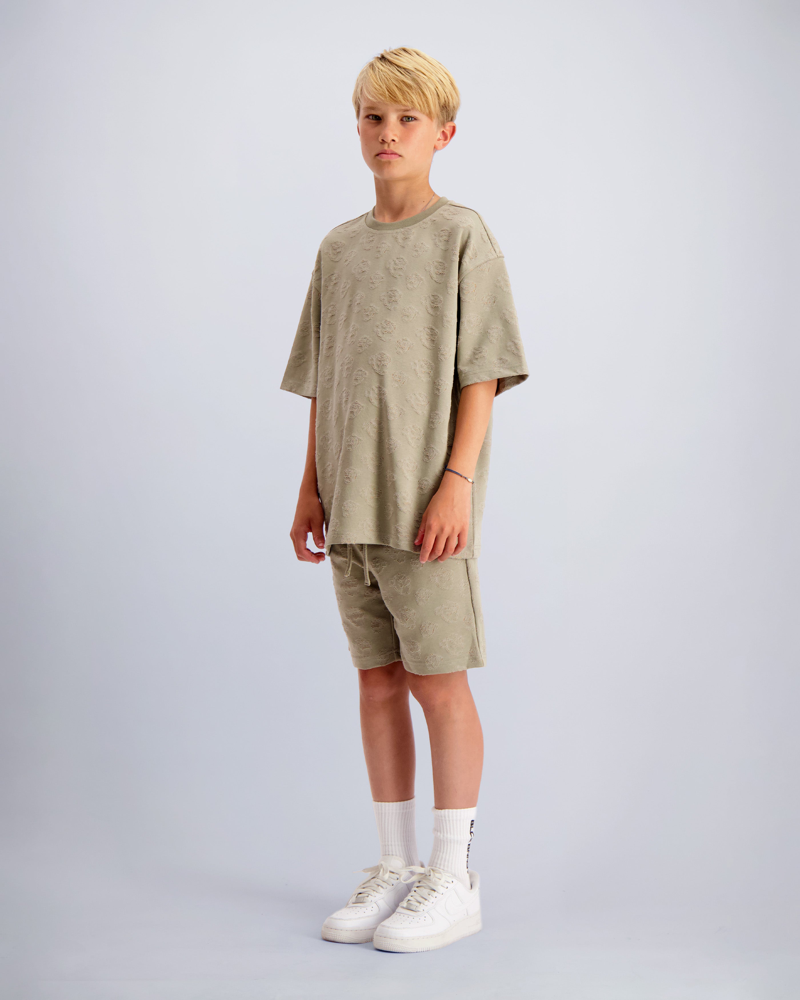 CONJUNTO DE DOS PIEZAS CON ESTAMPADO LÁSER PARA NIÑOS | Arena