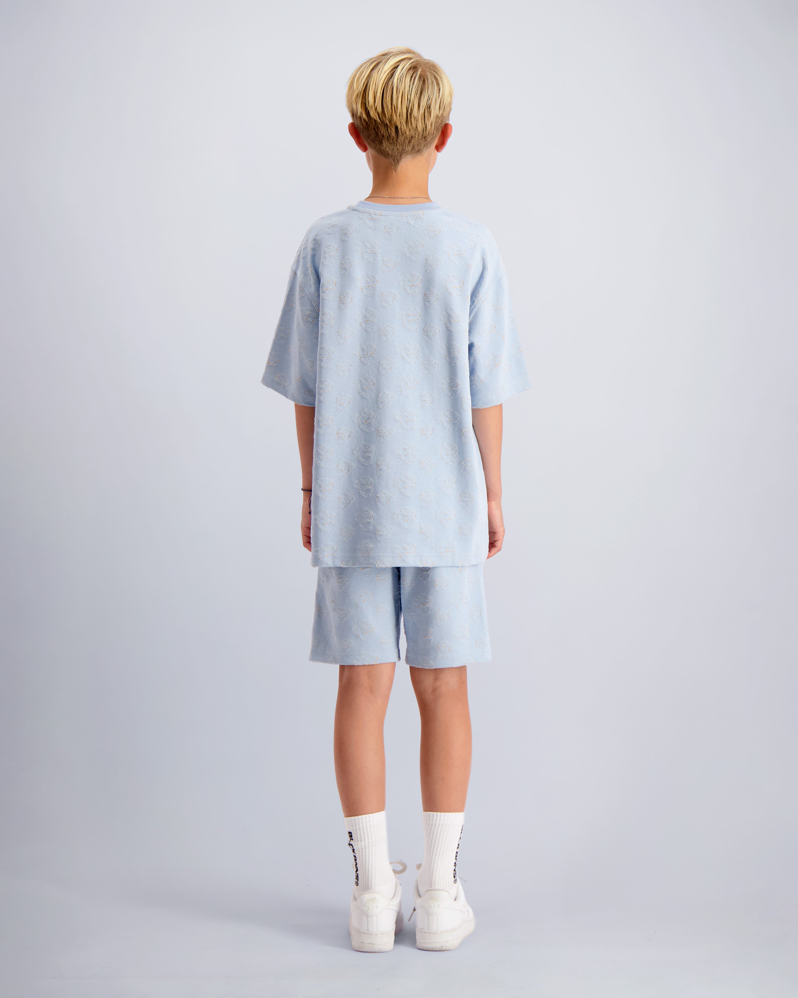 CONJUNTO DE DOS PIEZAS CON DETALLES LÁSER PARA NIÑOS | Azul claro