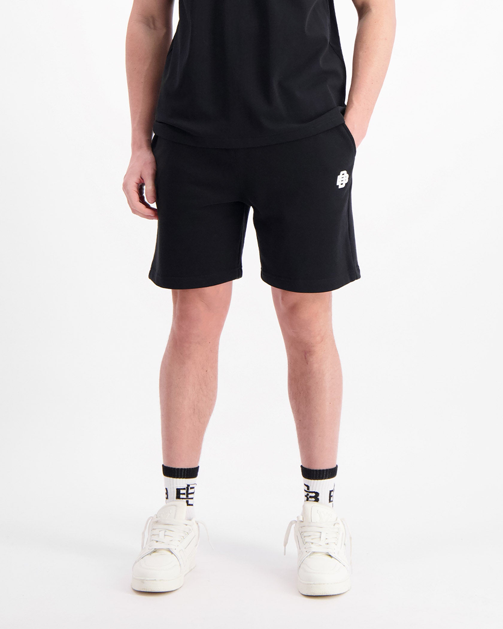 MONO RELAX SWEATSHORTS | Black