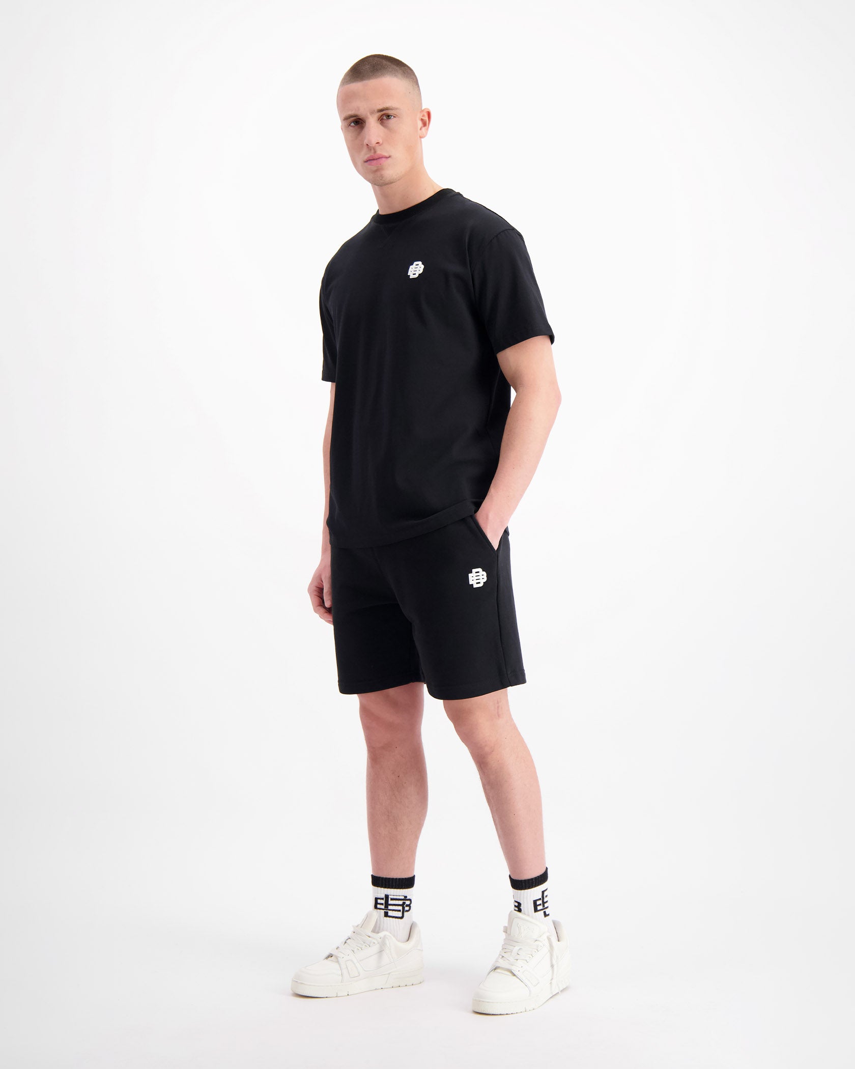 MONO RELAX SWEATSHORTS | Black