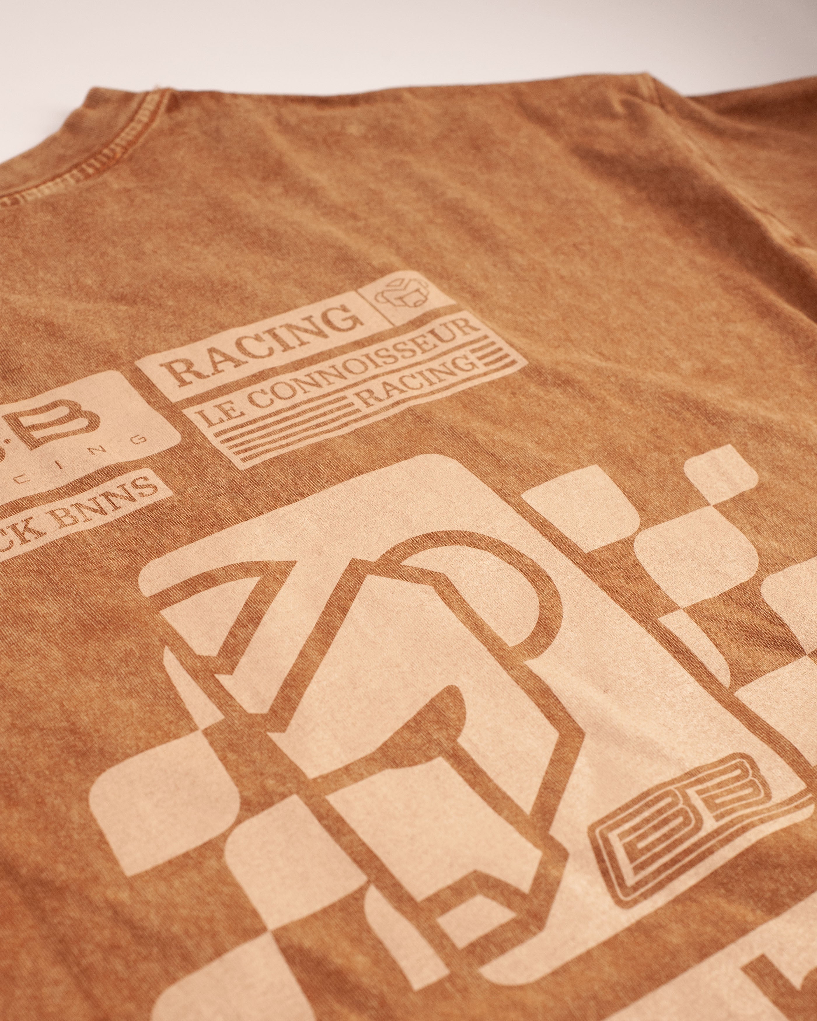 SCRIPT RACING LONGSLEEVE | Brown