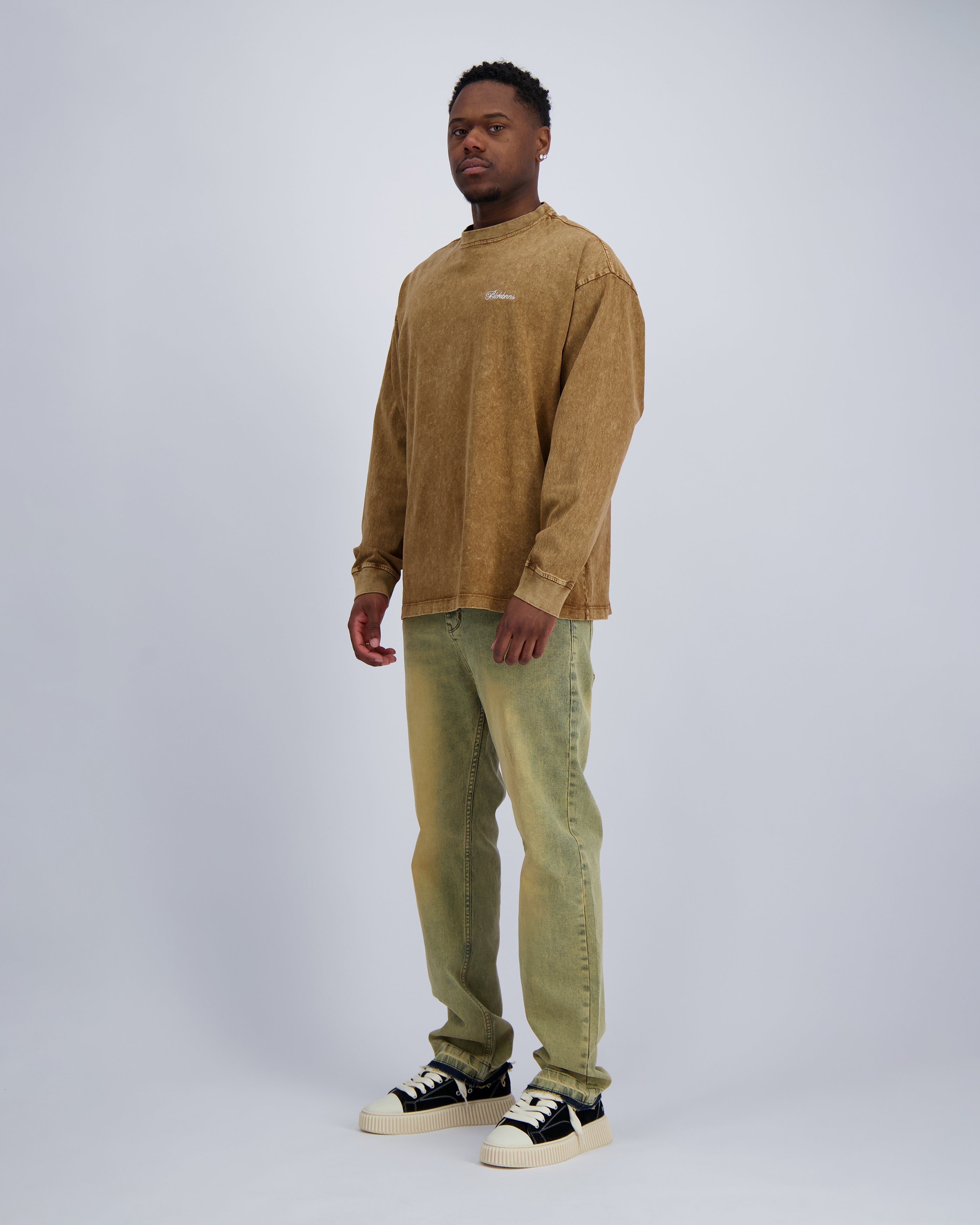 SCRIPT-SHIRT MET LANGE MOUWEN | Bruin