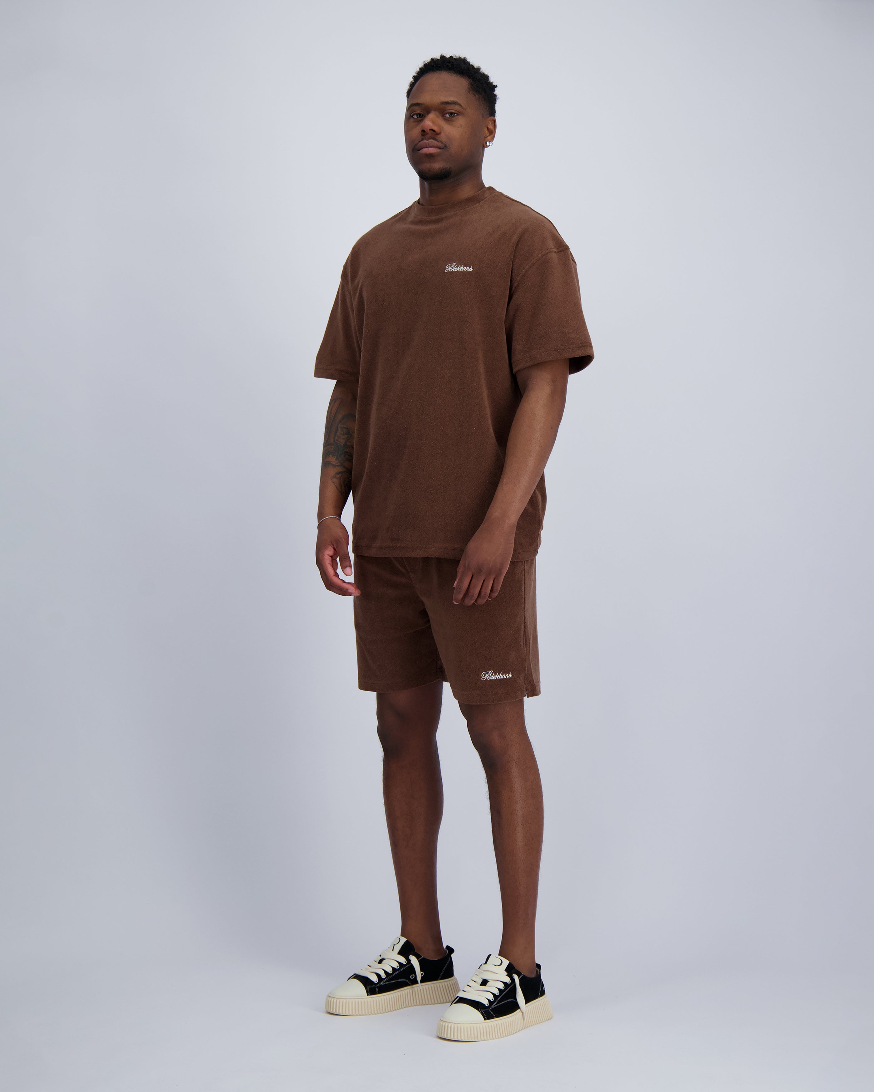 CONJUNTO DE DOS PIEZAS TERRY SCRIPT | Marrón