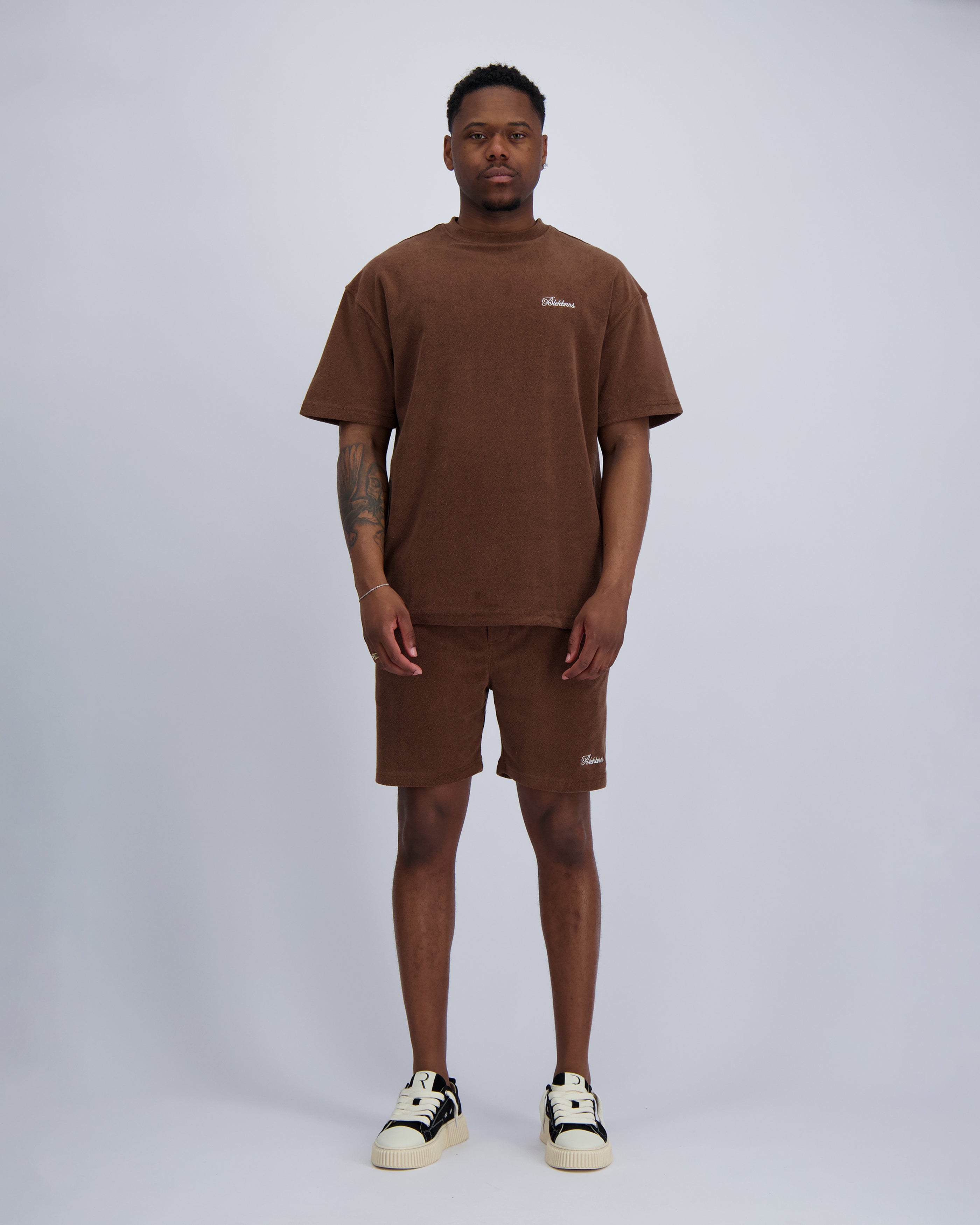CONJUNTO DE DOS PIEZAS TERRY SCRIPT | Marrón